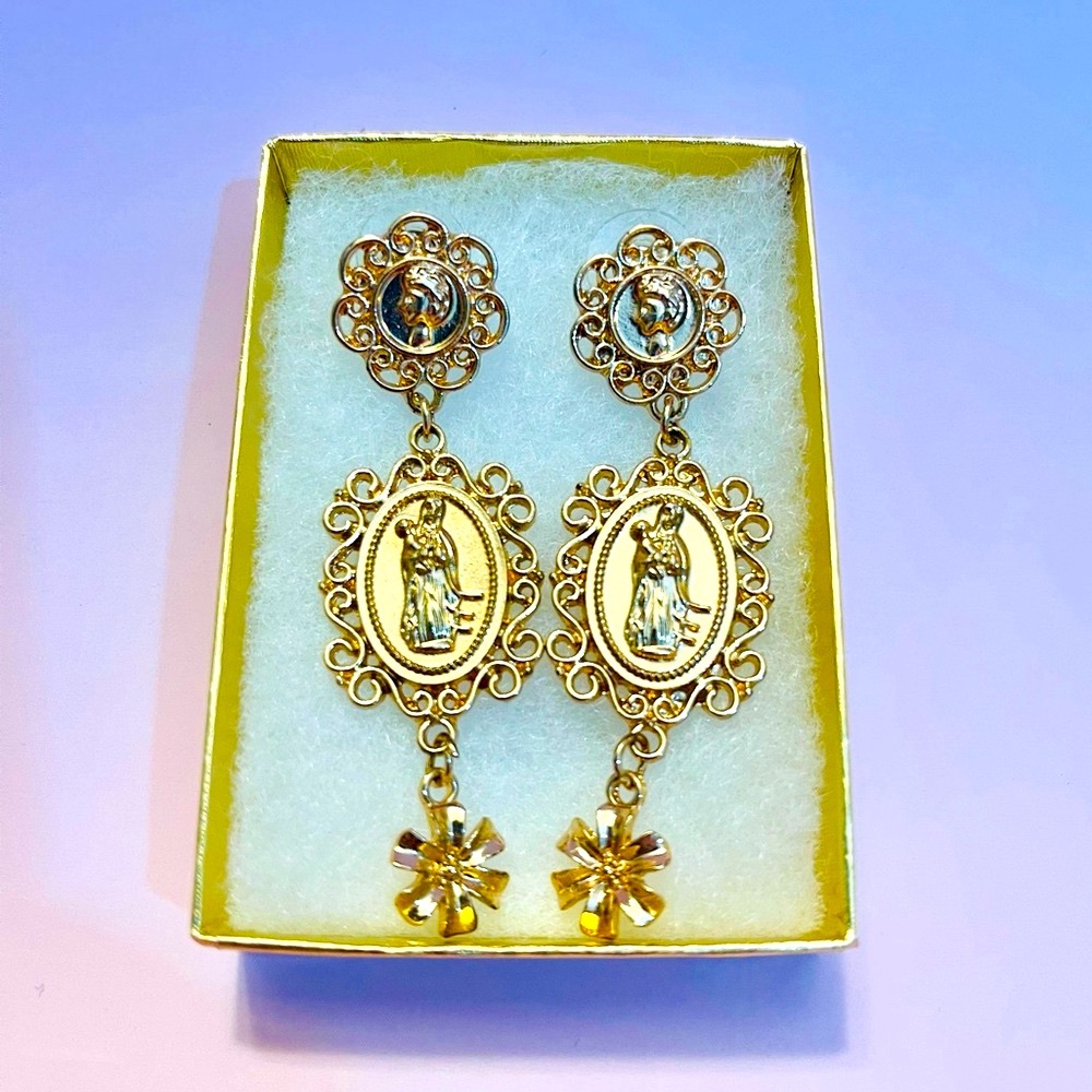 Elegant Gold Filigree Drop Earrings